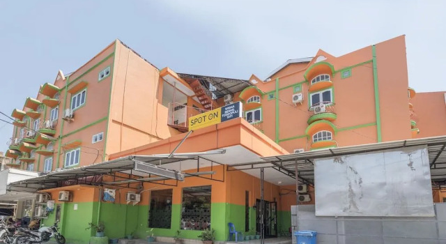OYO 1691 Wisma Benhil Toddopuli, Book Hotel Hotels in Sulawesi with Parking, Parking