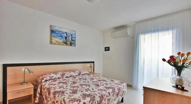 Elegant Residenza Monica 2 Two Bedroom C6 Sleeps 6, Book Lejlighed Hoteller i Friuli Venezia Giulia med parkering, Parkering