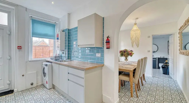 Three Bed Apartment by Guestz, Varaa Huoneisto Asunnot kohteessa Merseyside, Huoneisto