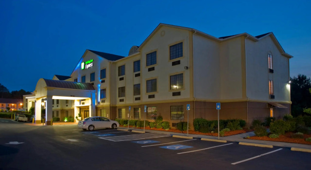 Holiday Inn Express & Suites Acworth - Kennesaw Northwest by IHG