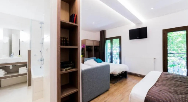 Четырёхместный номер Standard Logis Hôtel Restaurant Le Cours