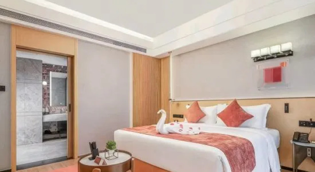 Двухместный люкс Deluxe c 1 комнатой с видом на горы Sanya Yalong Bay No.99 Suite Resort Hotel