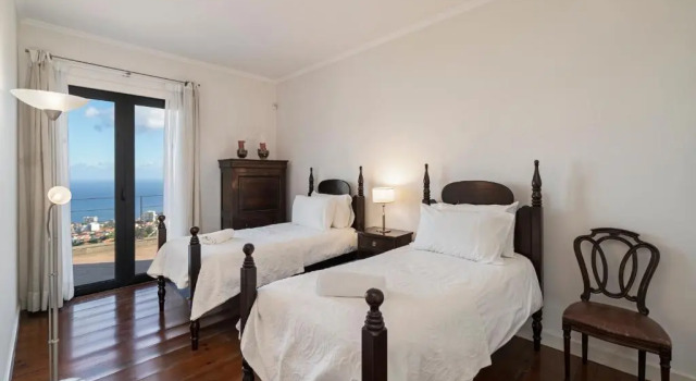 Exquisite Madeira Villa Villa Funchal Luz 5 Bedroom Heated Pool Sea Views Games Room Fu, Rezerwuj Willa Santo António Funchal