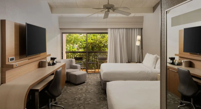 Четырёхместный номер Standard с балконом Courtyard by Marriott Key West Waterfront