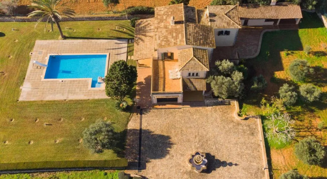Коттедж с 5 комнатами Finca Sivina Sanau