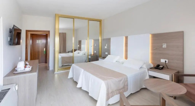Двухместный номер с видом на море Mar Hotels Paguera & Spa