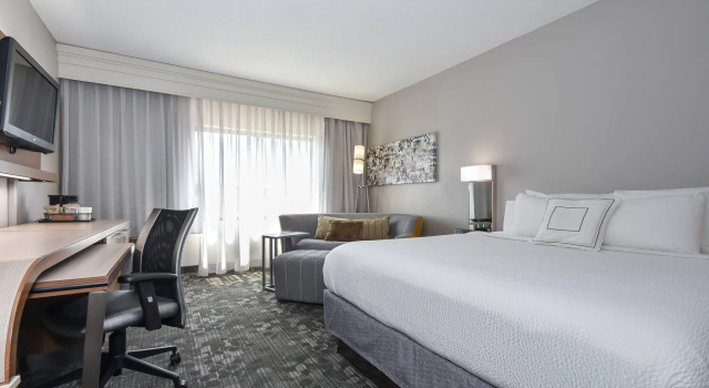 Четырёхместный номер Standard Courtyard by Marriott Charlotte Matthews