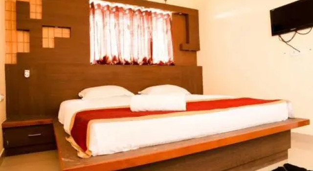 Golds Club & Resort, Book Ferieresort Chikkajala Bangalore