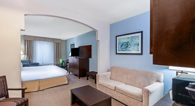 Двухместный люкс Holiday Inn Express Hotel & Suites Beaumont Northwest by IHG