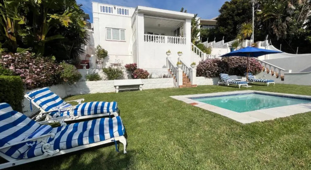 Коттедж Villa on Camps Bay Drive