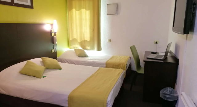 Standart üç kişilik oda Kyriad Design Enzo De Vierzon