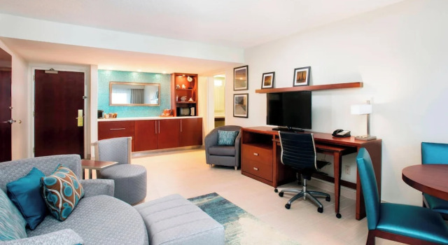 Люкс c 1 комнатой с балконом Courtyard by Marriott Myrtle Beach Barefoot Landing