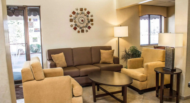 Comfort Inn East Oregon - Toledo, Забронировать Отель Толедо штат Огайо