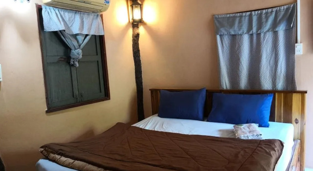 Baan Ingsuan, Rezervovat Hotel Warin Chamrap 
