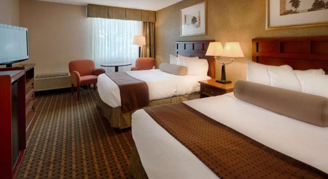 Четырёхместный номер Standard Baymont by Wyndham Marietta