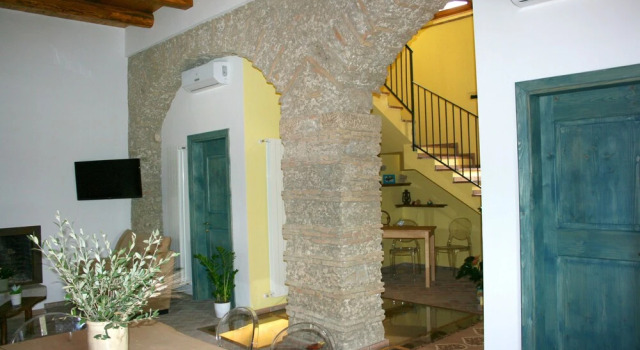 Rifugio tra gli Ulivi B&B, Book Bed and Breakfast Hoteller i Campagna med parkering, Parkering