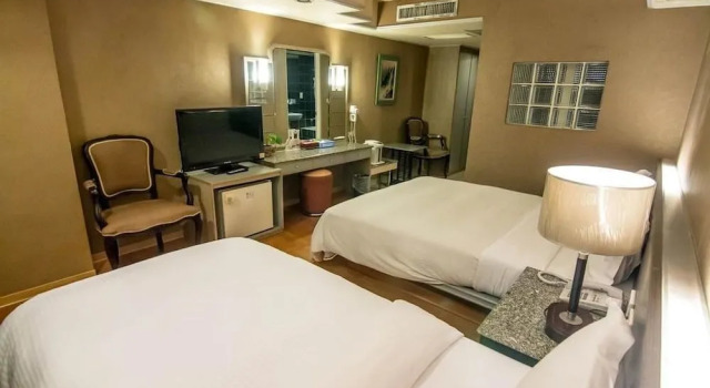Katherine Plaza Hotel, Забронировать Отель Отели Гаосюн с парковкой, рядом с Yuansu Yujhu Shopping Area, Парковка