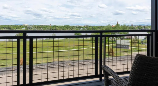 Люкс с балконом и с видом на реку SpringHill Suites by Marriott Great Falls