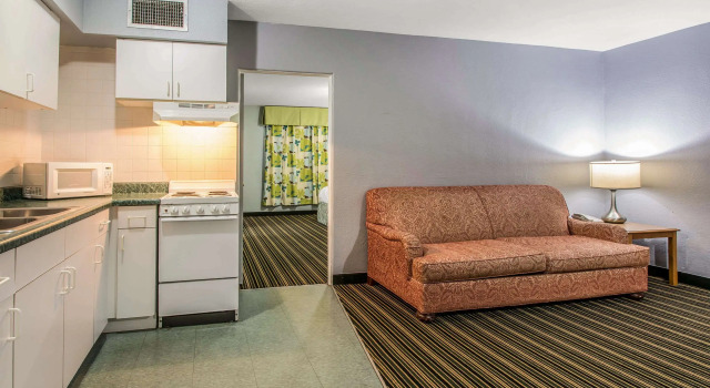 Двухместный люкс Rodeway Inn & Suites Winter Haven Chain of Lakes