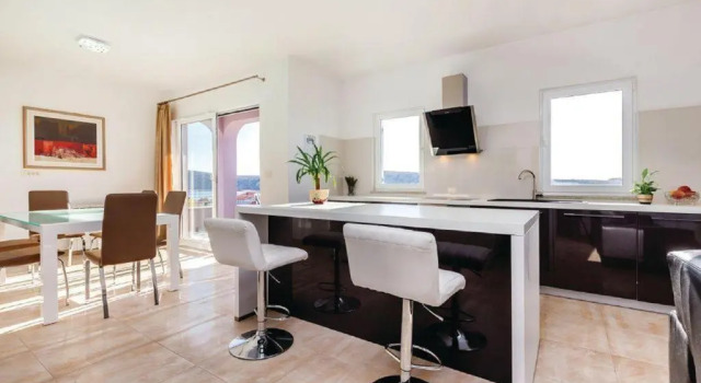 Deluxe Apartment Apartments Host