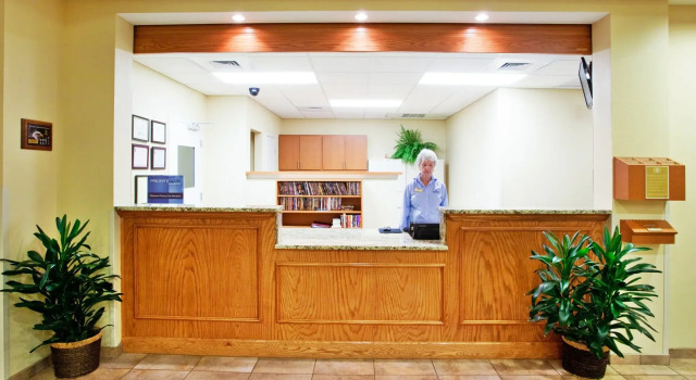 Candlewood Suites Columbus Fort Benning by IHG, Buchen Sie Hotel Columbus Georgia