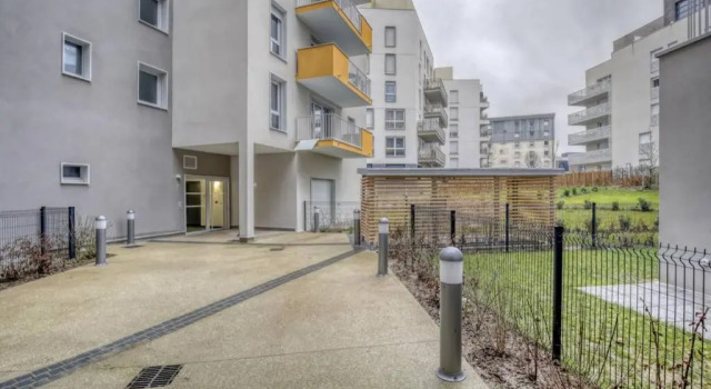 - Modernité & Confort - Studio 35m² Proche ESSEC/Fac, Varaa Hotelli Hotellit Val d'Oise pysäköinnillä, Pysäköinti