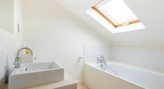 The Fulham Retreat - Bright & Spacious 2BDR with Balcony, Забронировать Отель Хаммерсмит и Фулхэм Лондон, рядом с Больница Чаринг-Кросс