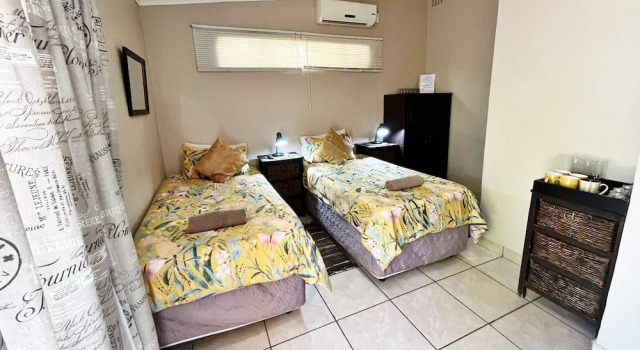 Четырёхместный семейный номер Standard c 1 комнатой At Home Guesthouse