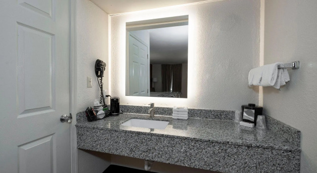 Четырёхместный люкс Red Roof Inn Gulf Shores