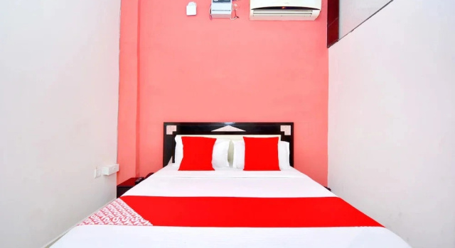 Surya Hotel by OYO Rooms, Забронировать Отель Отели и гостиницы Карнал, Отель
