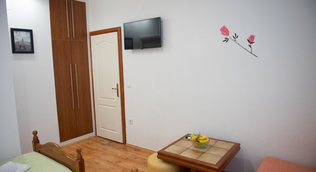 Room Robi - 50m from beach R3 Podstrana, Riviera Split, Забронировать Отель Подстрана Окрестности Сплита, рядом с Туристический центр Подстраны
