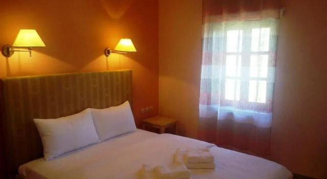 Linouria, Book Guesthouse  