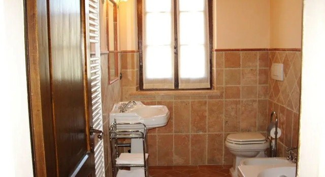 Коттедж Comfort с 4 комнатами Lovely Farmhouse in Asciano with Swimming Pool