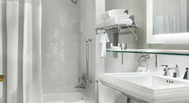 Четырёхместный номер Standard Courtyard St. Louis Downtown/Convention Center