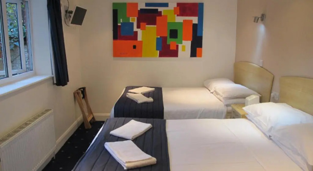 Четырёхместный номер Alhambra Hotel