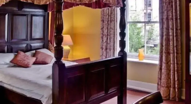 Wynnstay Hotel
