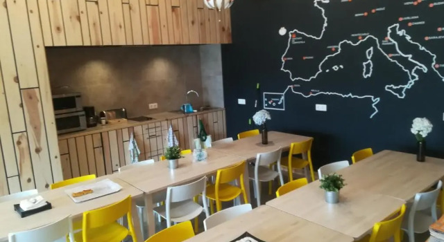 Кровать в общем номере Albergue Milladoiro