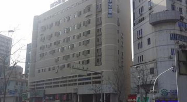 Jinjiang Inn Select Ningbo Tianqi Square Kaiming Street Branch, Prenota Hotel Hotel a Ningbo con parcheggio, Parcheggio