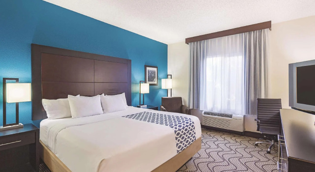 La Quinta Inn & Suites by Wyndham Central Point - Medford, 预订 酒店 梅德福 Rogue Valley