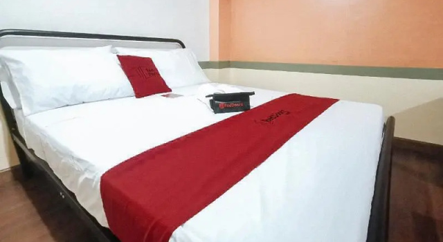 Двухместный номер Standard RedDoorz near SGM Condotel Villa Beach Iloilo