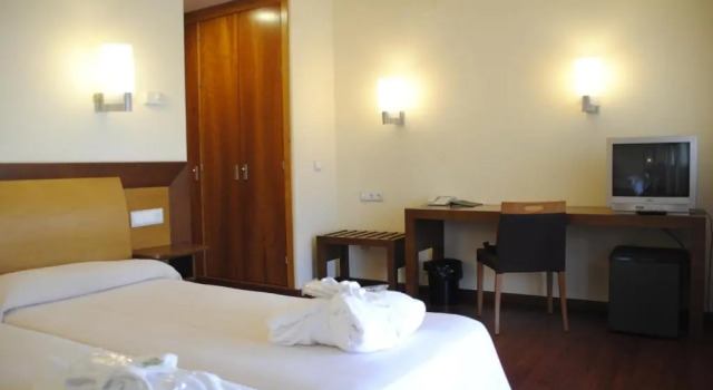 Salugral Termal Resort, Book Resort Hotels in Extremadura with a Pool, Swimming Pool