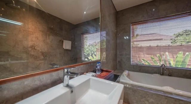 Вилла с 3 комнатами Villa Seacluded 1 - 3BR Villa in Central Seminyak - Large Pool