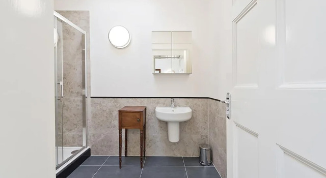 Четырёхместный люкс Henrietta Suites City Centre