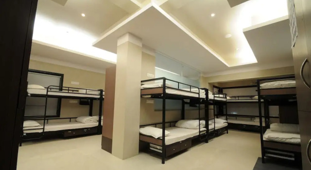 Кровать в общем номере Jayaleela dormitory