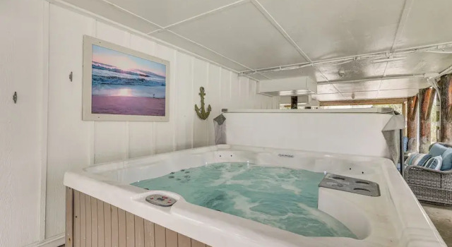 Коттедж Unique A-frame Beach House: 'the Beacon at Oib'