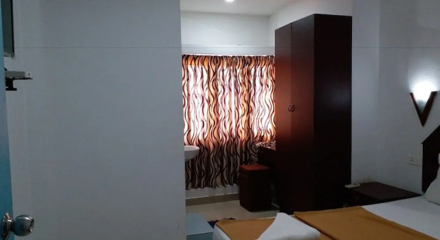 Annapoorneshwari Tourist Home, Забронировать Отель Коччи штат Керала, рядом с Остров Болгатти