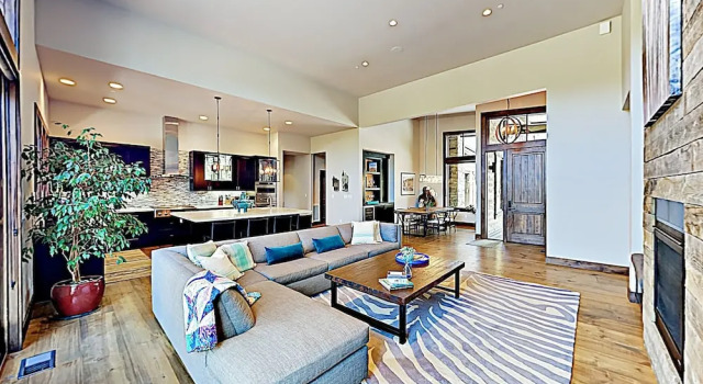 New Listing! All-suite Dream Lodge Near Top Skiing 3 Bedroom Home