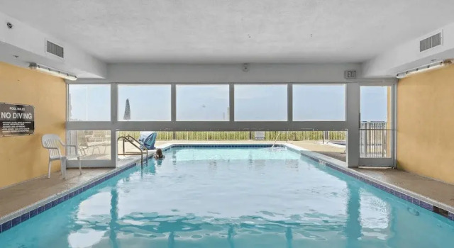 Апартаменты Beachfront Access, 2 Pools, Beach Service w/ Chairs Emerald Isle Resort 1308