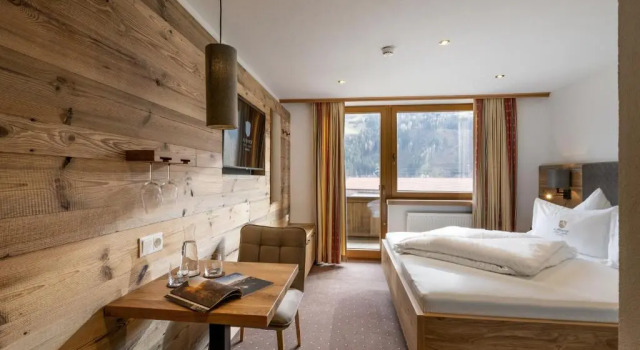 Двухместный номер Deluxe с балконом Alpenhof Hotel Garni Suprême