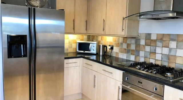 Апартаменты AB - Top floor 2 bed modern town centre apartment with parking for one vehicle